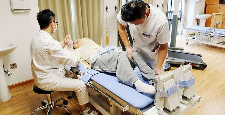 都叫“养老院”，差异却很大，人过六十不知道会吃亏(图1)